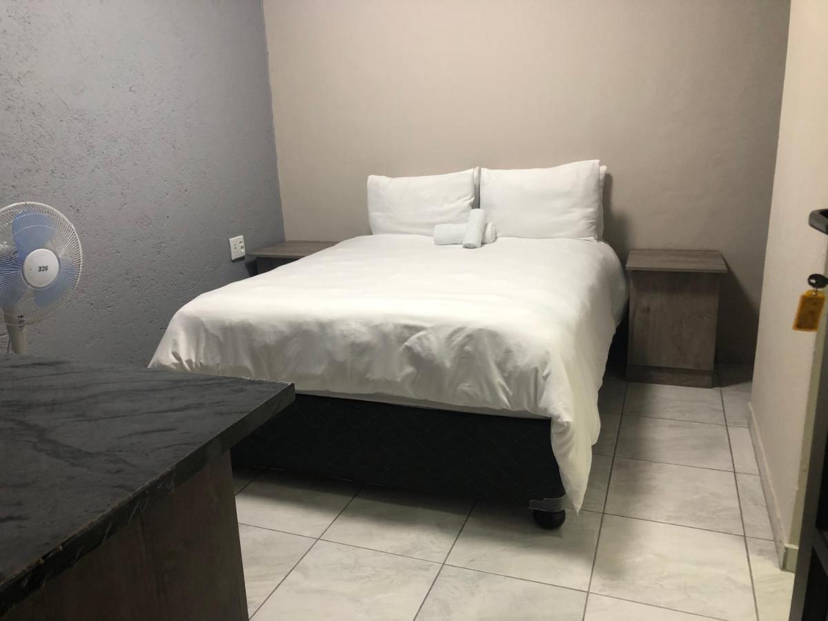 The Nest Overnight And Accommodation Usakos Екстериор снимка