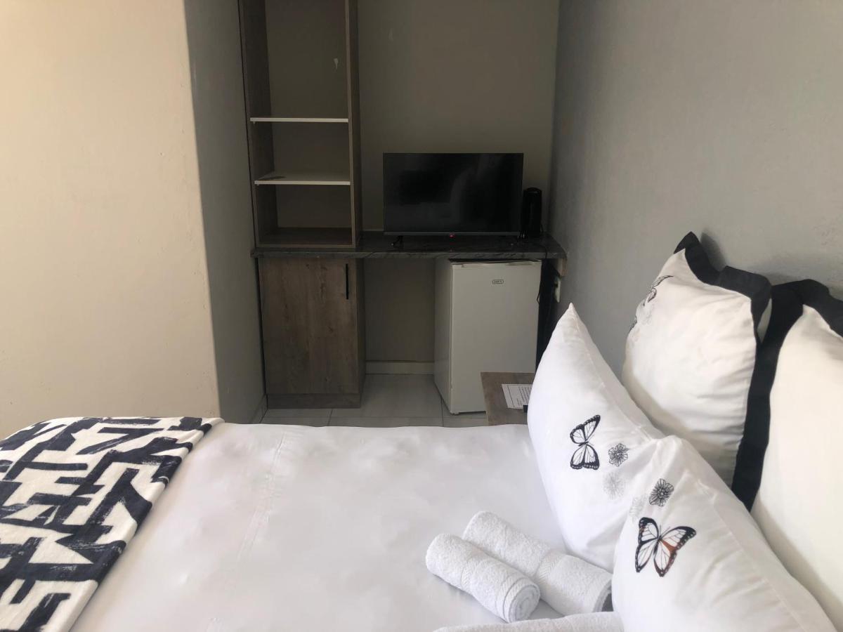 The Nest Overnight And Accommodation Usakos Екстериор снимка